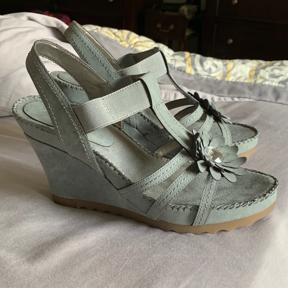 Aerosoles Cottontail wedges size 9M